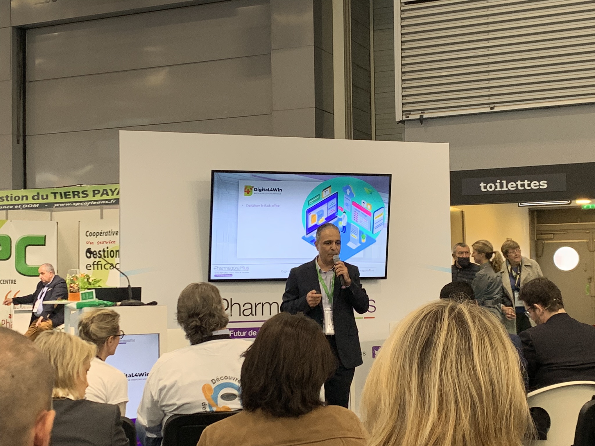 Apotheke Digitalisierung PharmagoraPlus Messe Pharma Kommissionierautomat Innovation